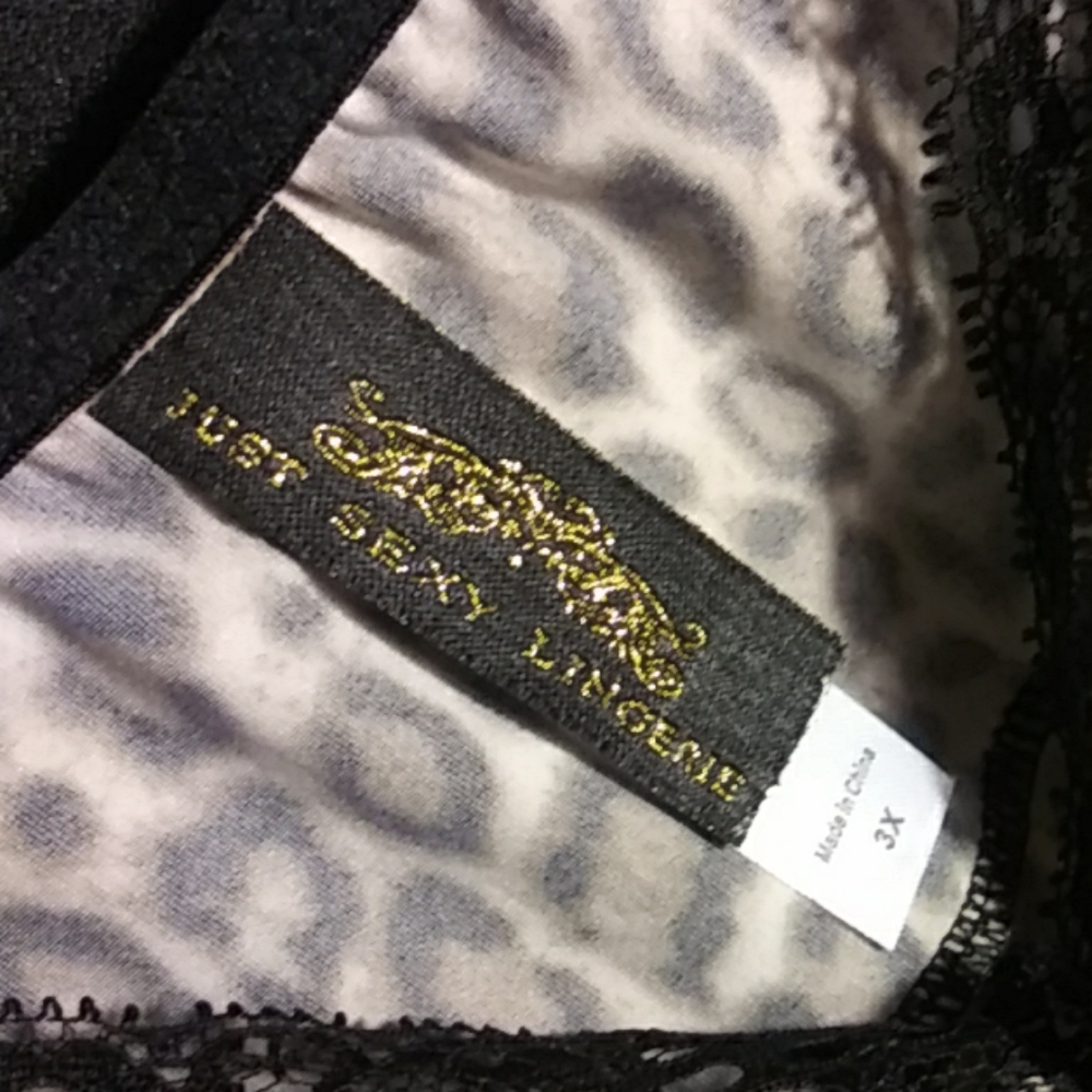 Gown - Picture 5 of 5